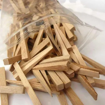 Cuñas finas de madera para albañilería y alicatado saco de 250 abierto