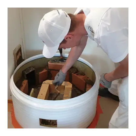 Estufa de masa en kit Tiileri en proceso de montaje con acompañamiento