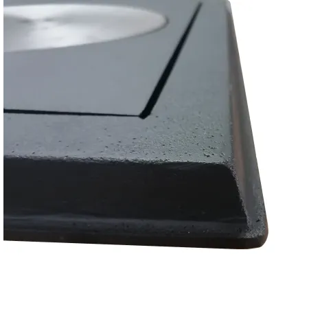 Detail of bevelled cast iron frame on HTT 3A cast iron hob