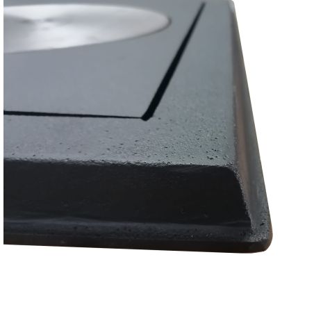 Detail of bevelled cast iron frame on HTT 3A cast iron hob